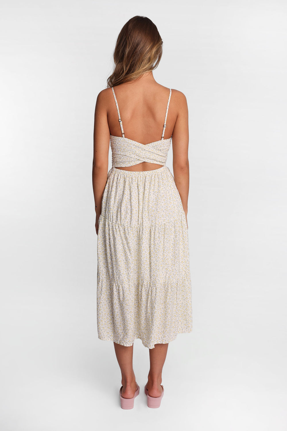 Robe maxi dos croisé à taille smockée Robe maxi dos croisé à taille smockée