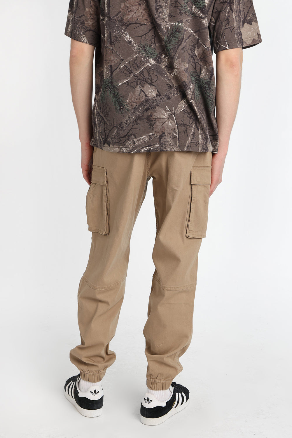 Jogger cargo en sergé coupe ample Jogger cargo en sergé coupe ample