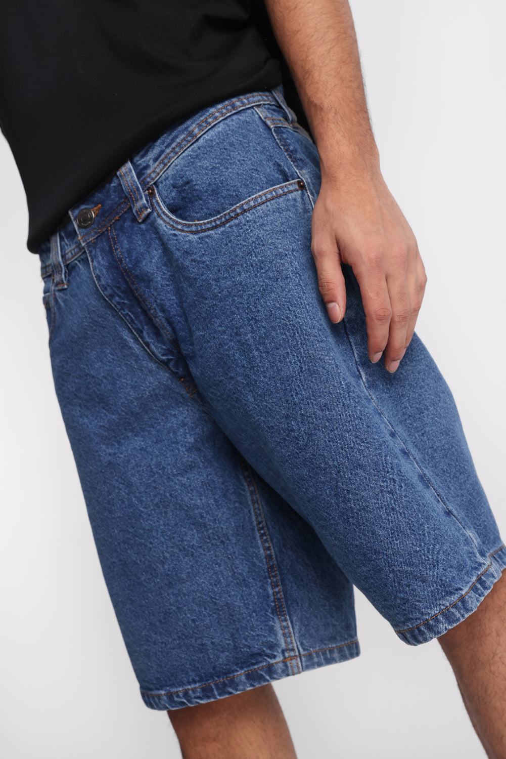 Short en denim ample brodé Short en denim ample brodé