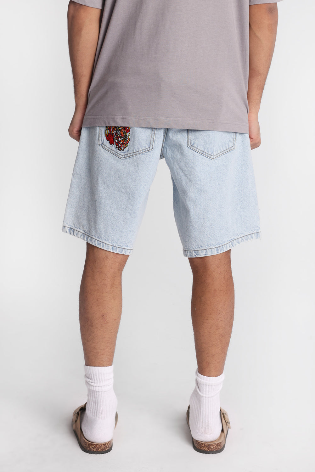 Short en denim ample brodé Short en denim ample brodé