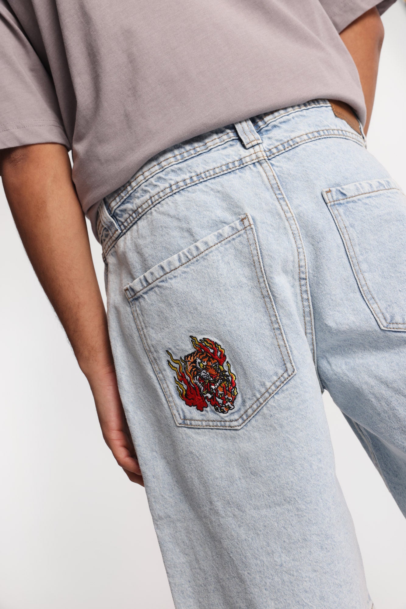 Loose Embroidered Denim Shorts - Light Blue /