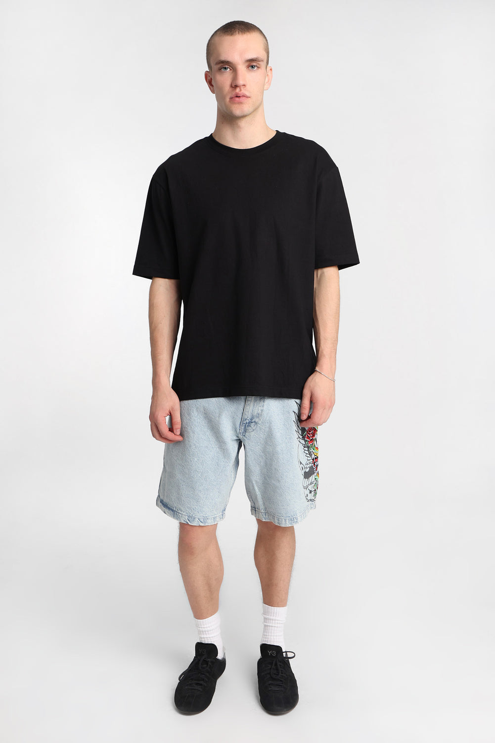 Short en denim ample brodé Short en denim ample brodé