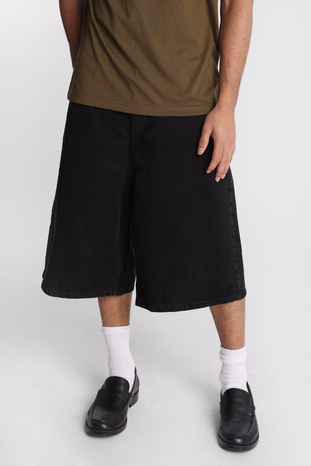 Short en jean ample brodé Short en jean ample brodé