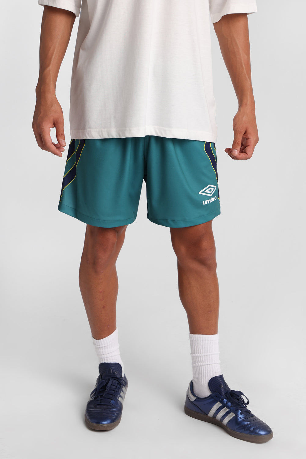Short de soccer en maille à grand logo Umbro Short de soccer en maille à grand logo Umbro