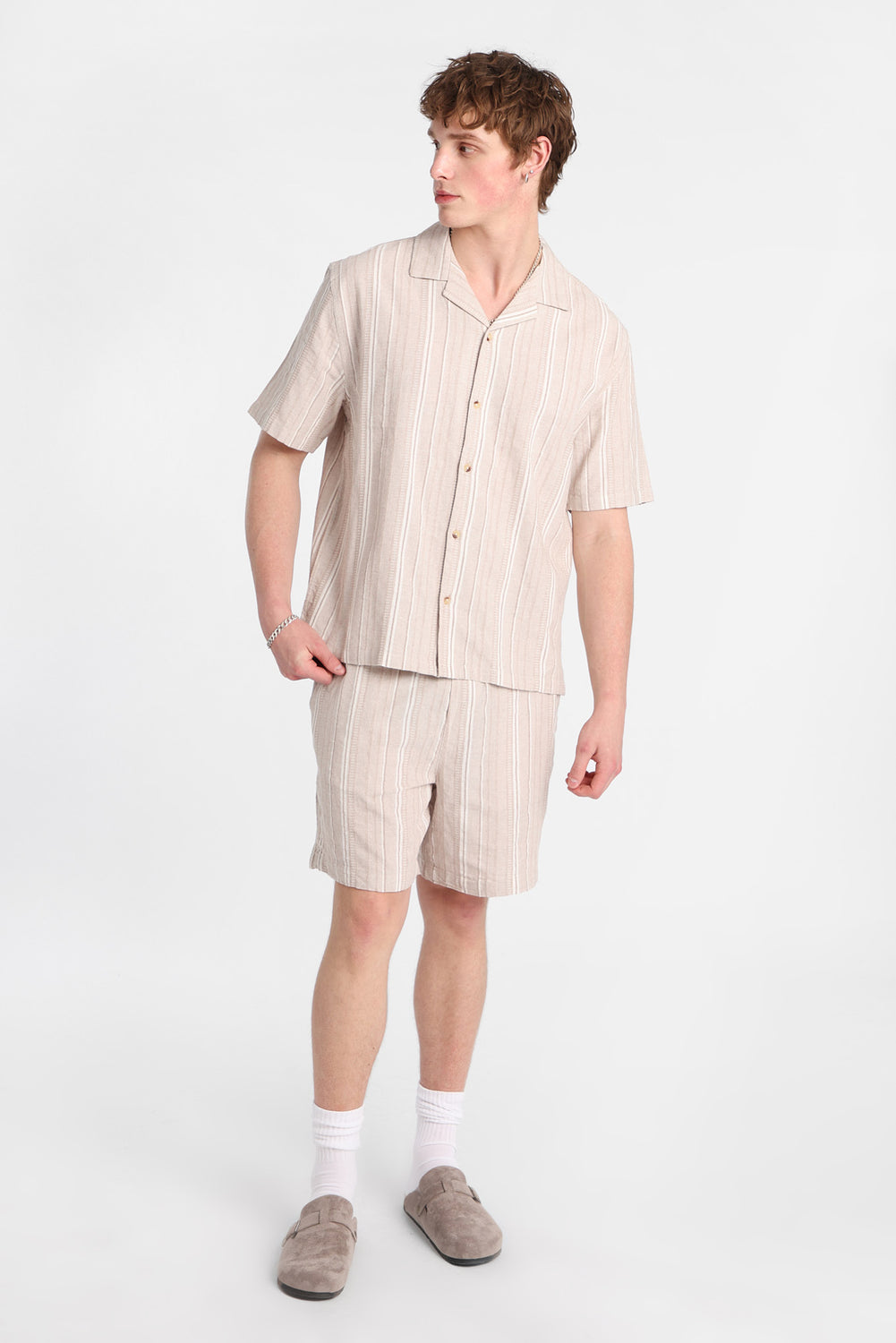 Chemise boutonnée texturée à rayures multiples Chemise boutonnée texturée à rayures multiples