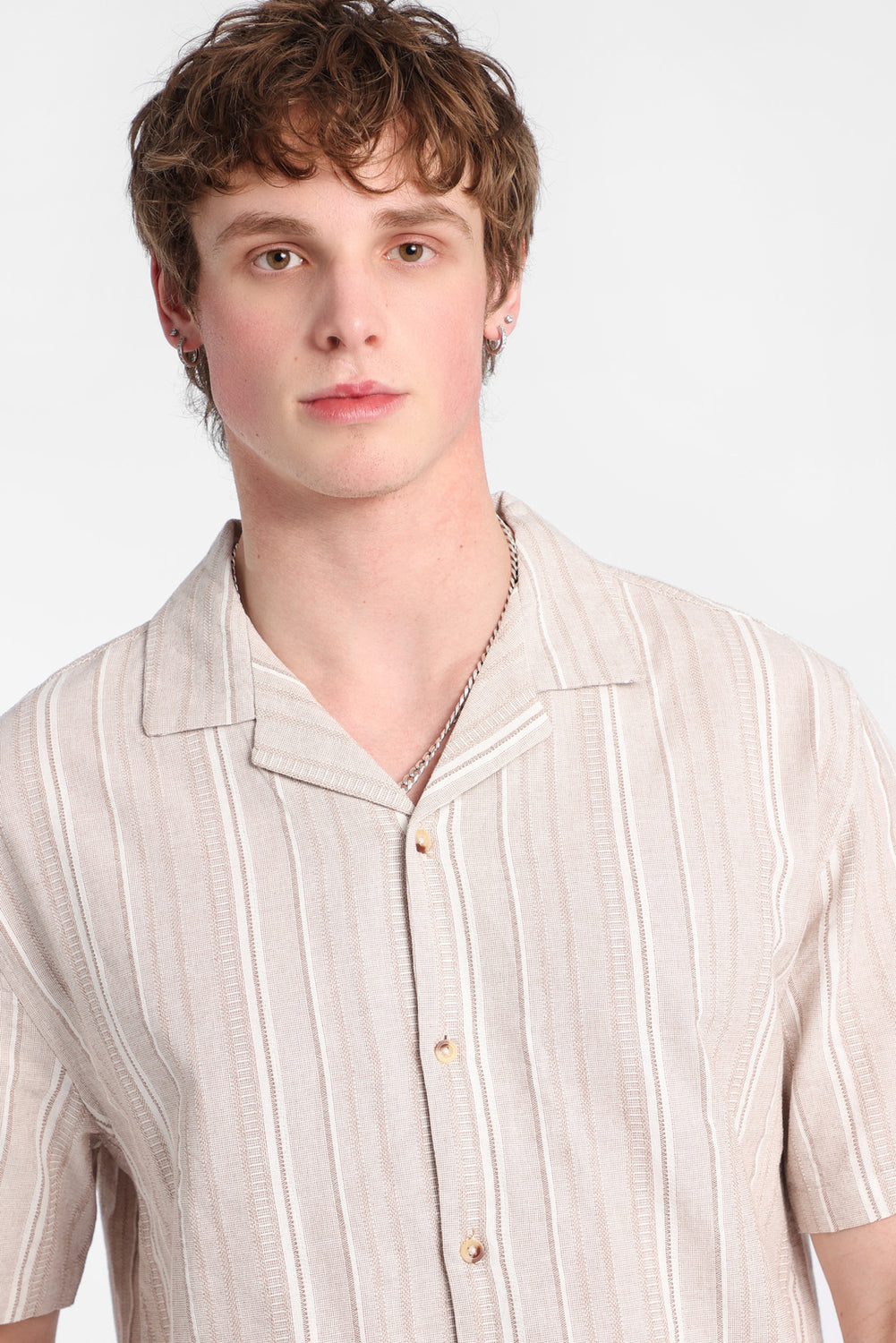 Chemise boutonnée texturée à rayures multiples Chemise boutonnée texturée à rayures multiples