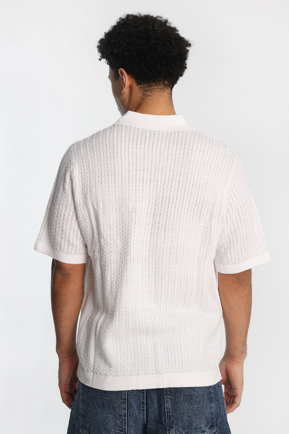 Chemise en tricot motif chevrons à manches courtes à boutons Chemise en tricot motif chevrons à manches courtes à boutons