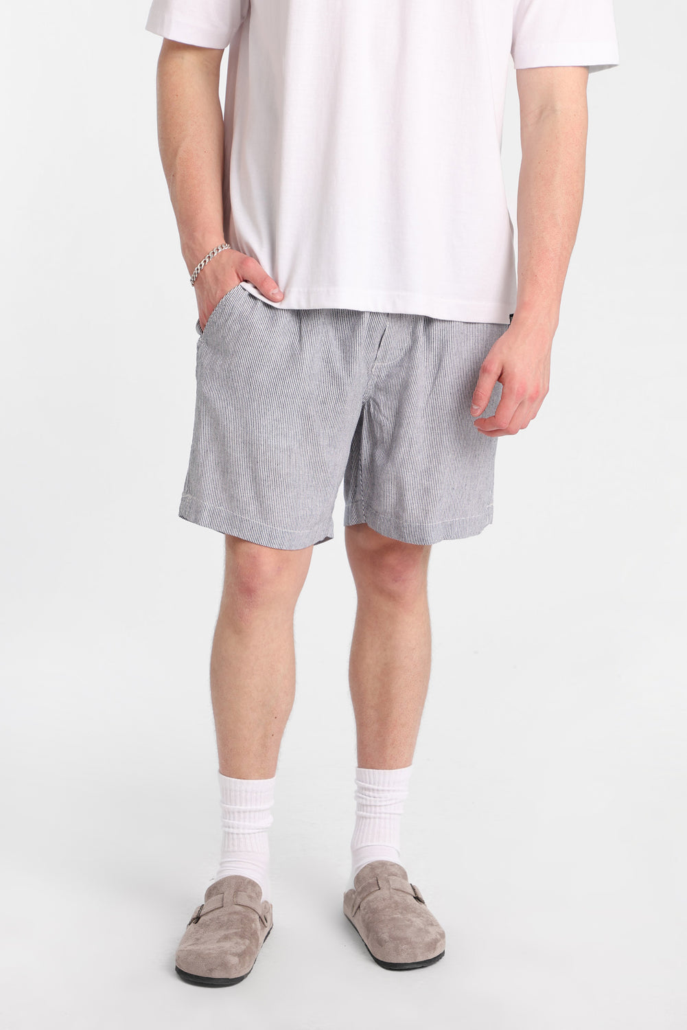 Short en mélange de lin à rayures teintées dans le fil 7 po Short en mélange de lin à rayures teintées dans le fil 7 po