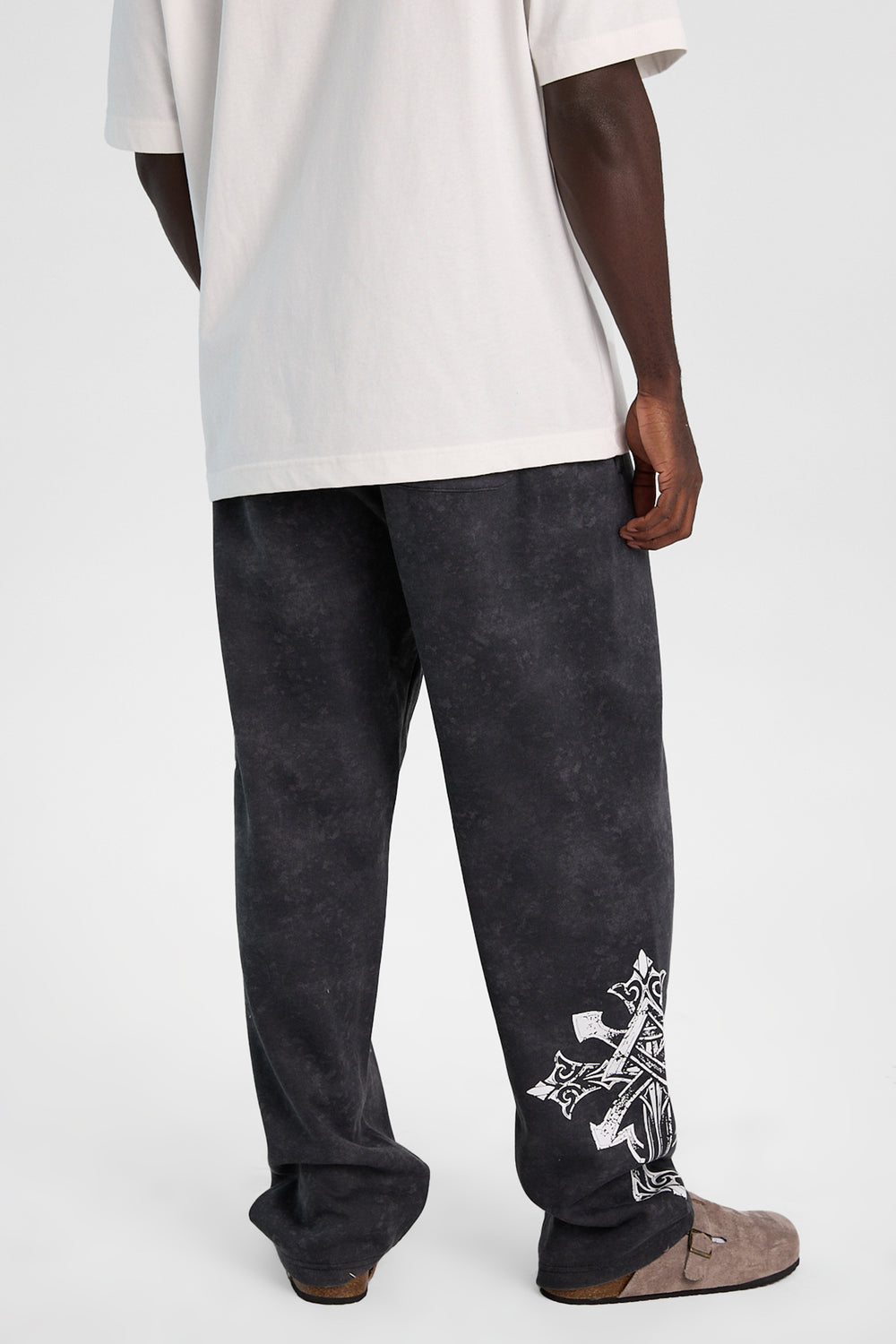 Pantalon en molleton délave imprimé à croix Arsenic Pantalon en molleton délave imprimé à croix Arsenic