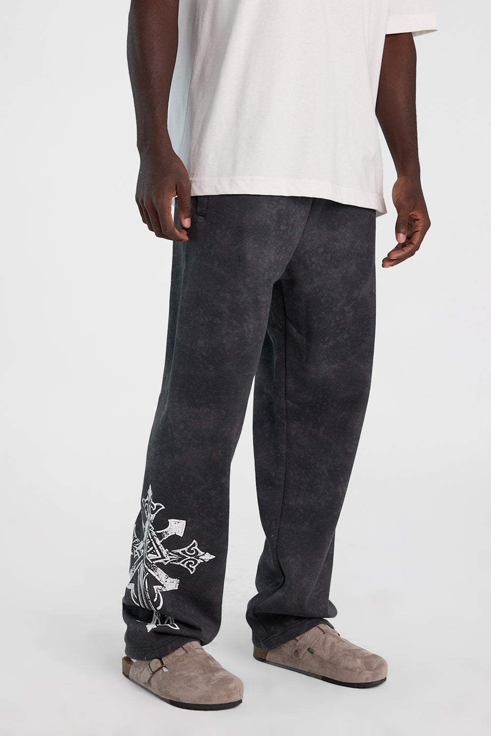 Pantalon en molleton délave imprimé à croix Arsenic Pantalon en molleton délave imprimé à croix Arsenic