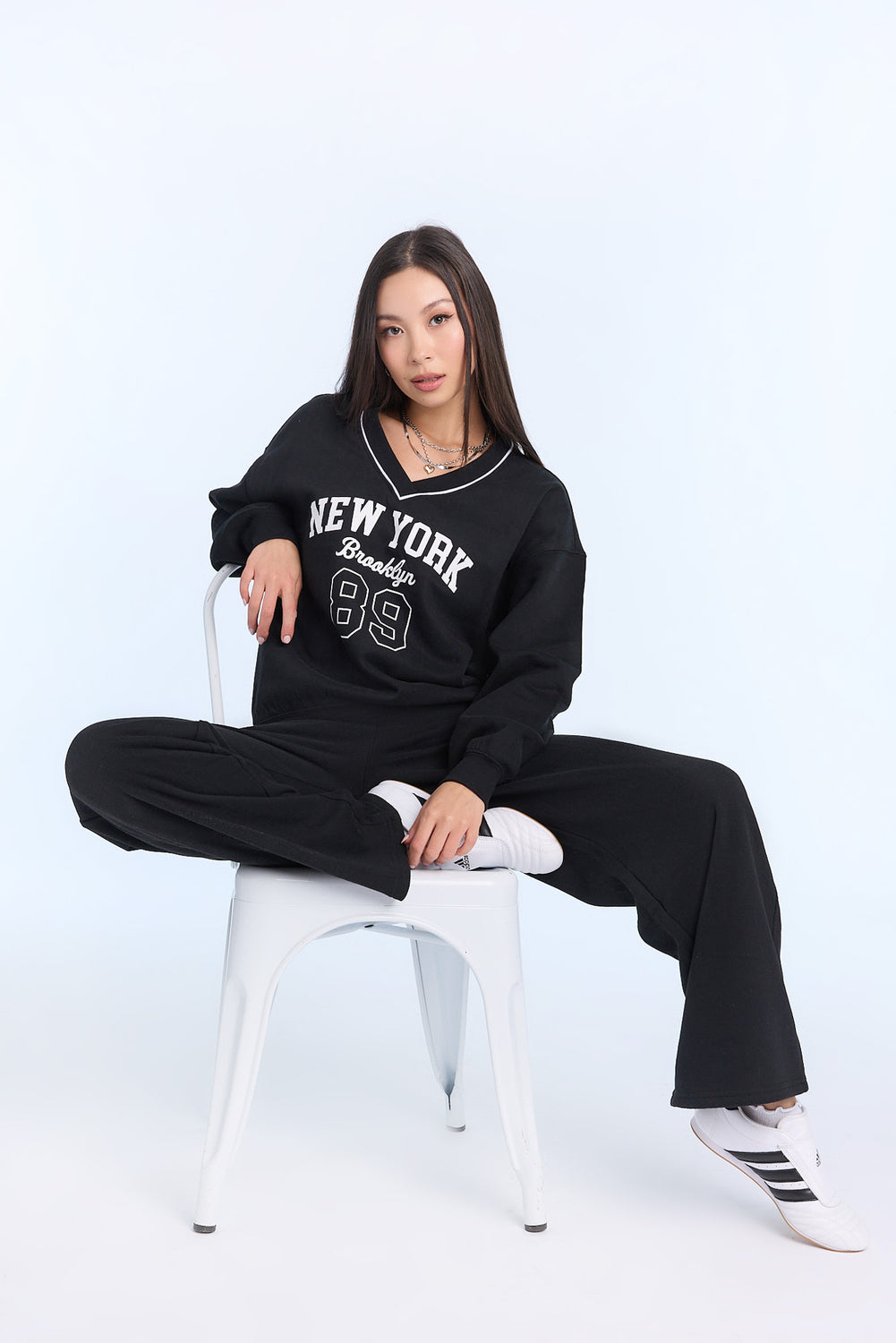 Graphic V-Neck Sweatshirt Graphic V-Neck Sweatshirt