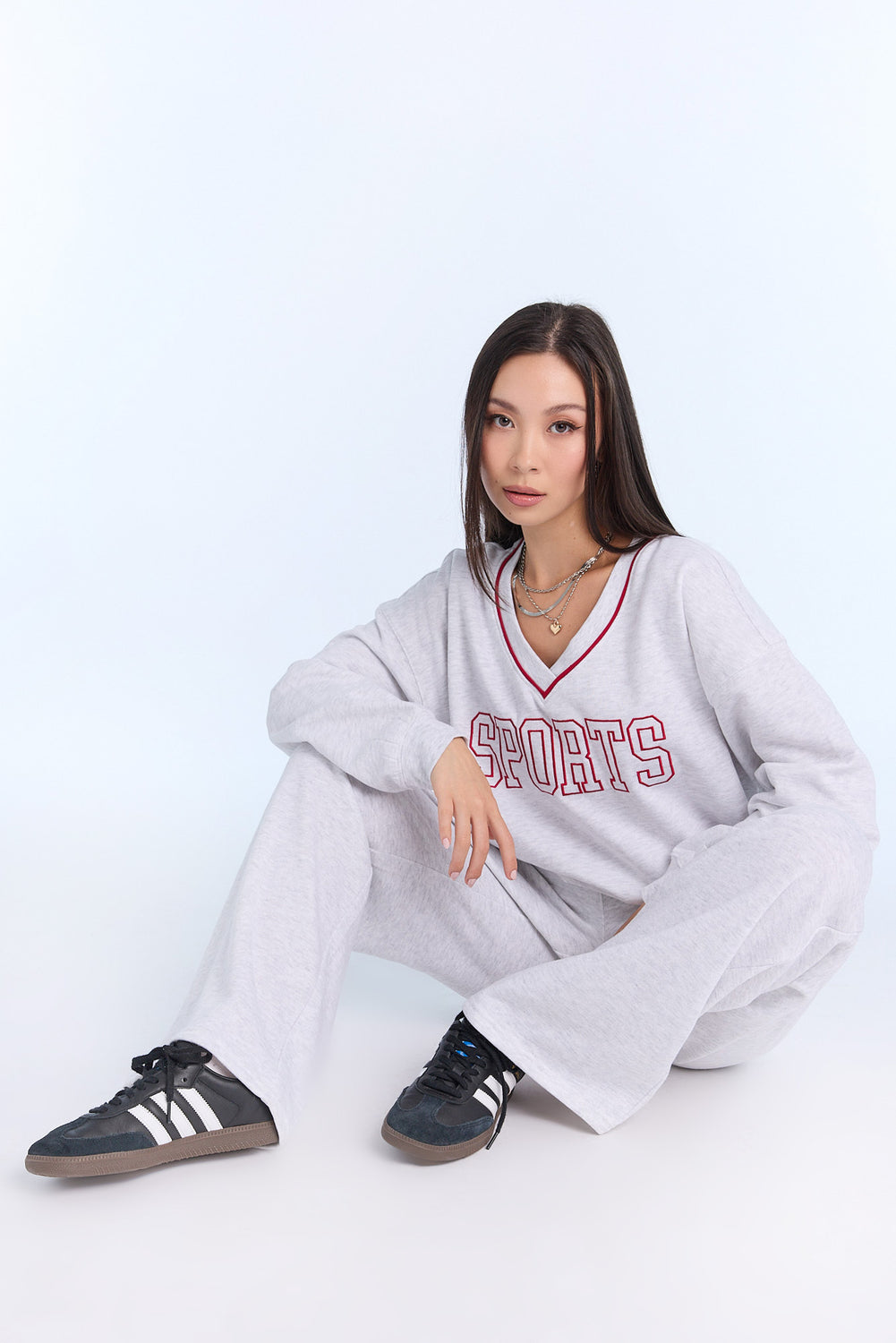 Graphic V-Neck Sweatshirt Graphic V-Neck Sweatshirt
