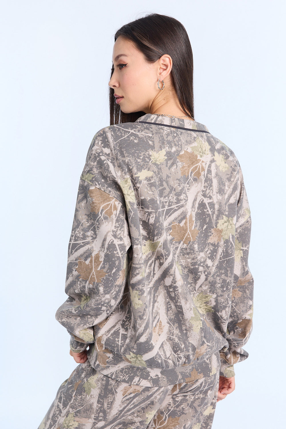 Graphic V-Neck Sweatshirt Graphic V-Neck Sweatshirt