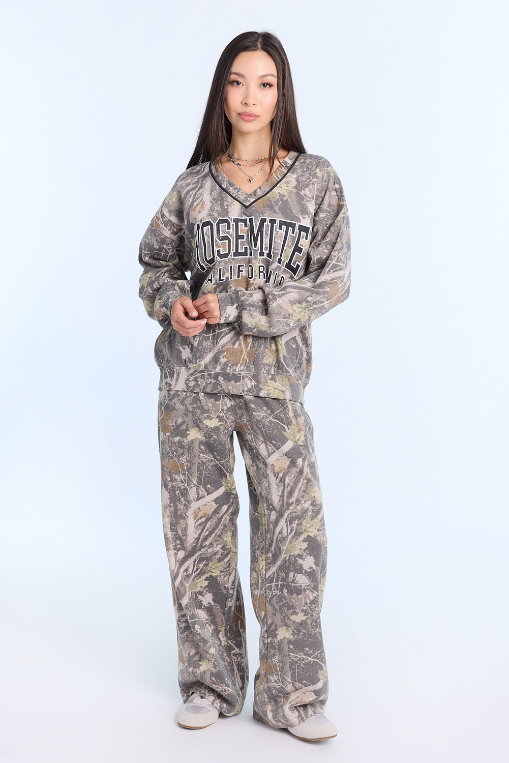 Graphic V-Neck Sweatshirt Graphic V-Neck Sweatshirt