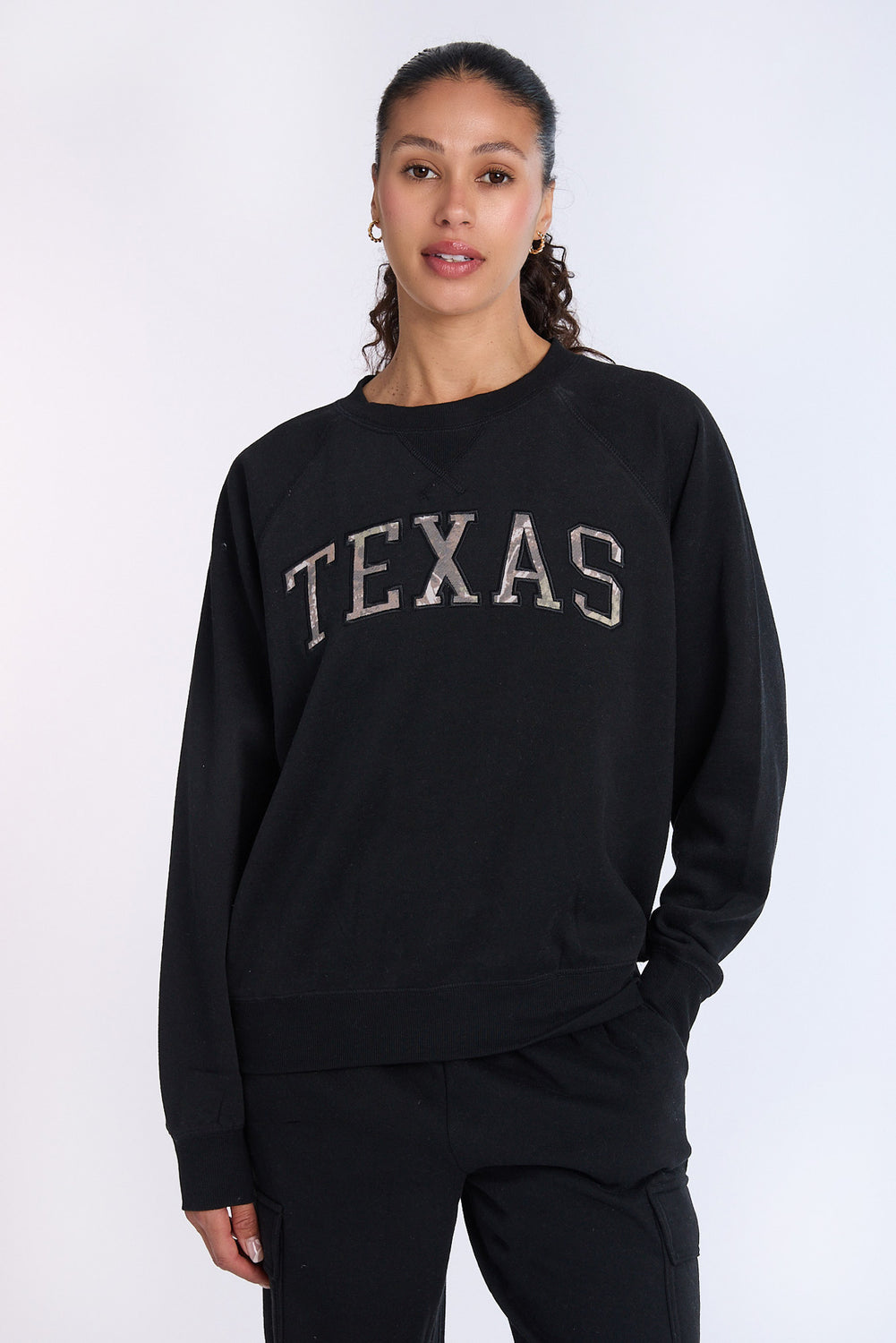 Graphic Raglan Sleeve Crewneck Sweatshirt Graphic Raglan Sleeve Crewneck Sweatshirt