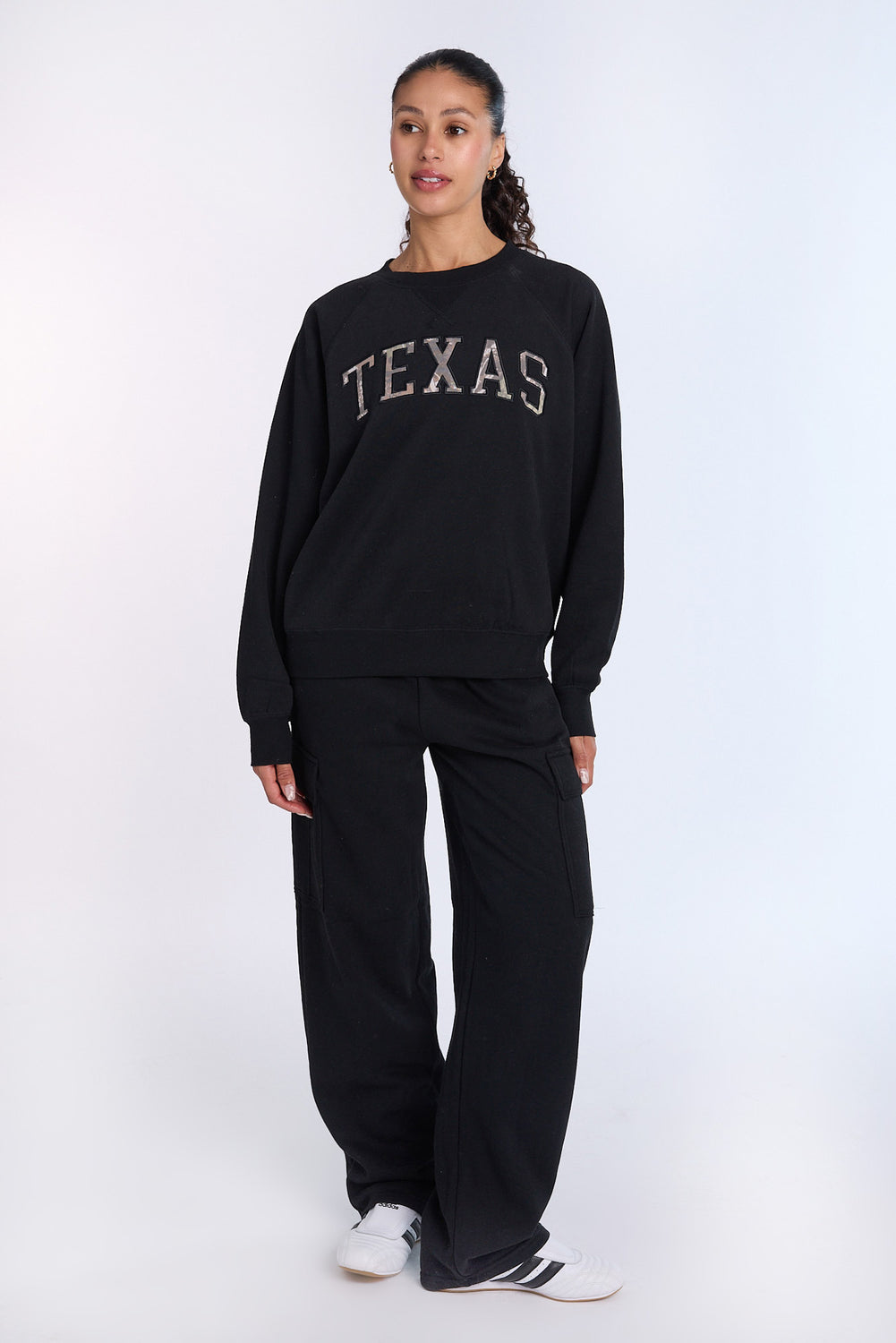 Graphic Raglan Sleeve Crewneck Sweatshirt Graphic Raglan Sleeve Crewneck Sweatshirt