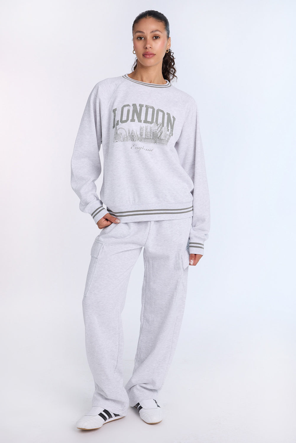 Graphic Raglan Sleeve Crewneck Sweatshirt Graphic Raglan Sleeve Crewneck Sweatshirt