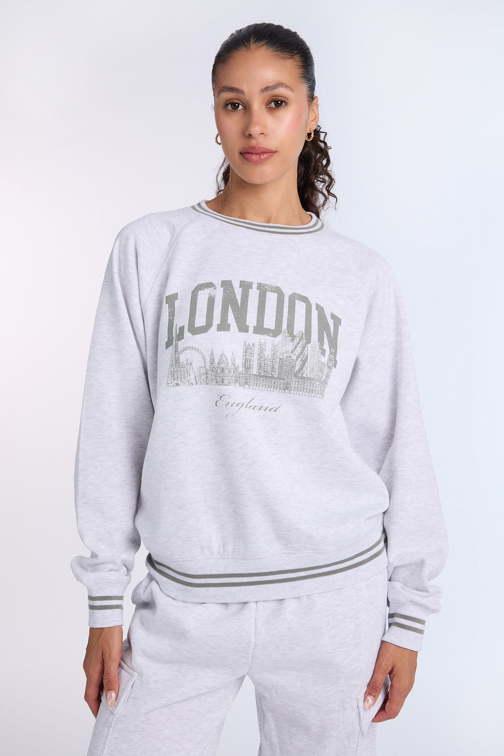 Graphic Raglan Sleeve Crewneck Sweatshirt Graphic Raglan Sleeve Crewneck Sweatshirt