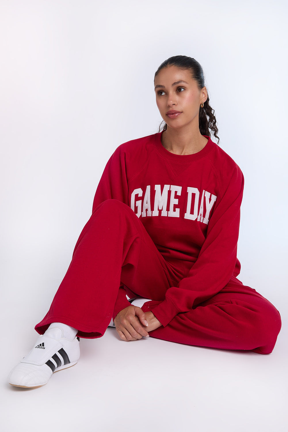 Graphic Raglan Sleeve Crewneck Sweatshirt Graphic Raglan Sleeve Crewneck Sweatshirt