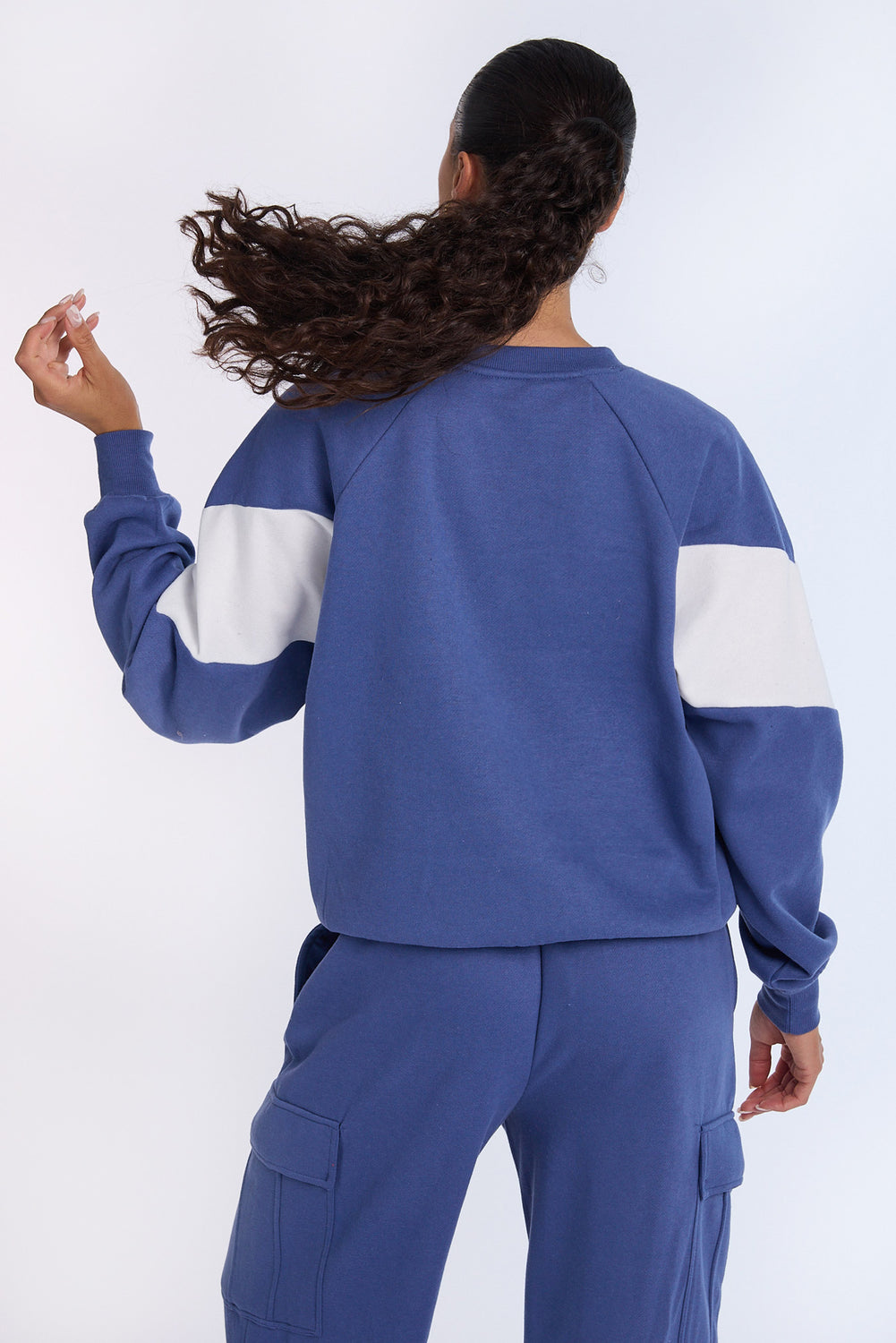 Graphic Raglan Sleeve Crewneck Sweatshirt Graphic Raglan Sleeve Crewneck Sweatshirt