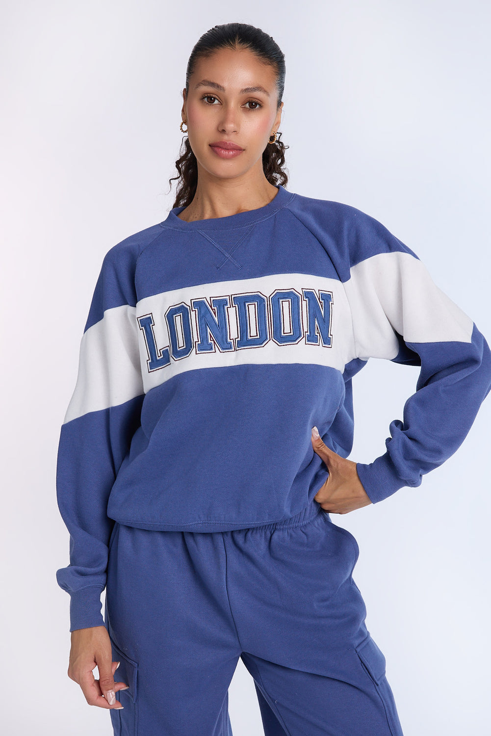 Graphic Raglan Sleeve Crewneck Sweatshirt Graphic Raglan Sleeve Crewneck Sweatshirt