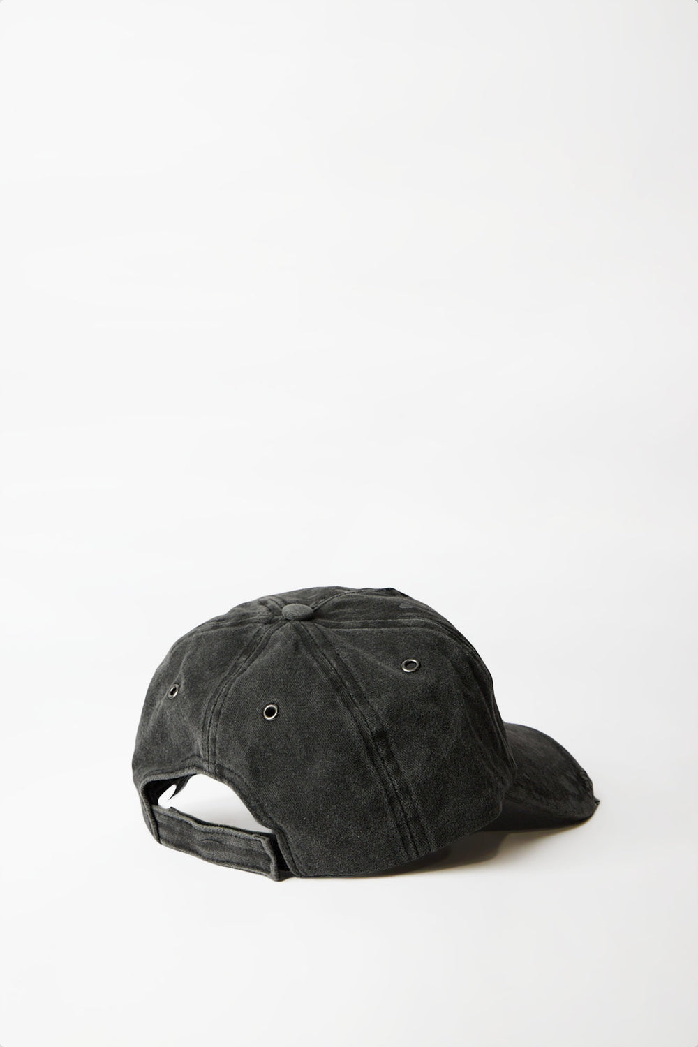 Casquette papillon brodé et croix cloutée Casquette papillon brodé et croix cloutée