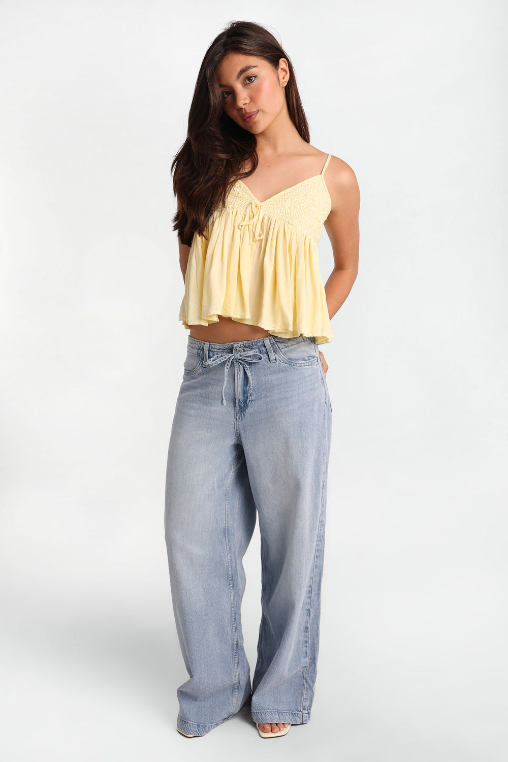 Jean ultra large taille basse avec cordon de serrage Jean ultra large taille basse avec cordon de serrage