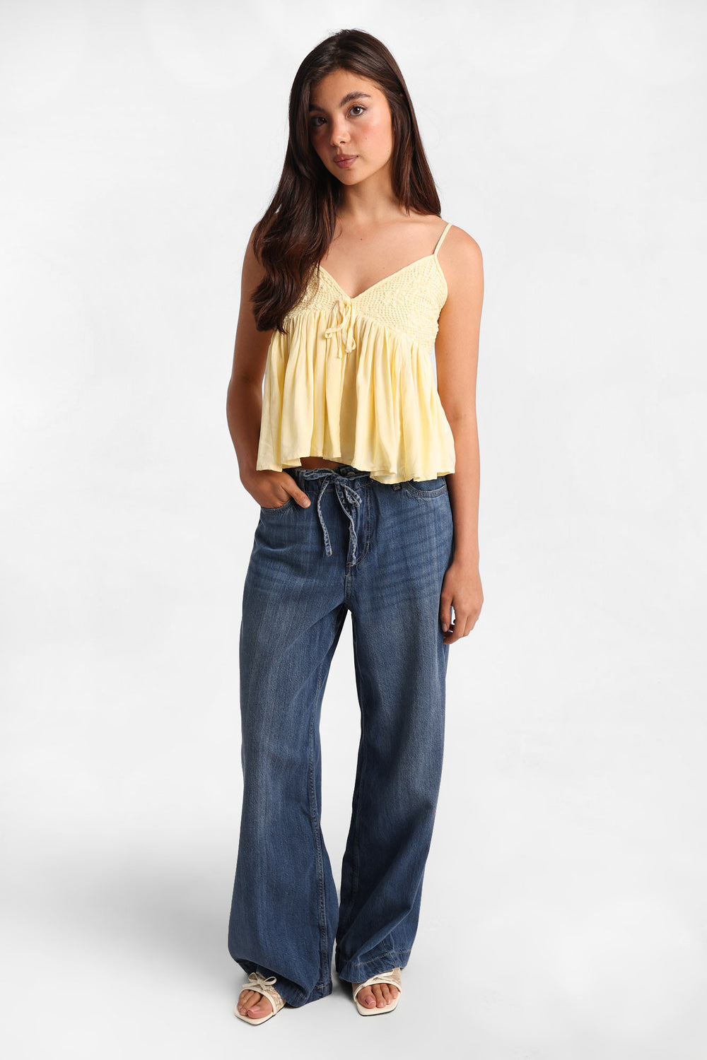 Jean ultra large taille basse avec cordon de serrage Jean ultra large taille basse avec cordon de serrage