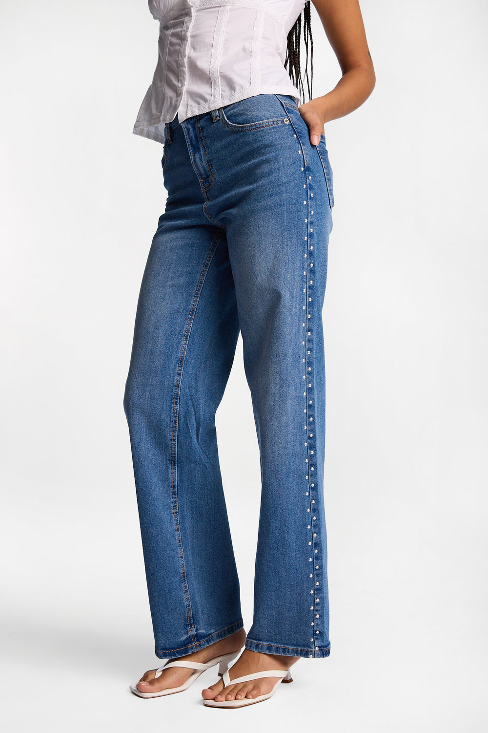 Jean Ella ample galbant à taille haute clouté Jean Ella ample galbant à taille haute clouté