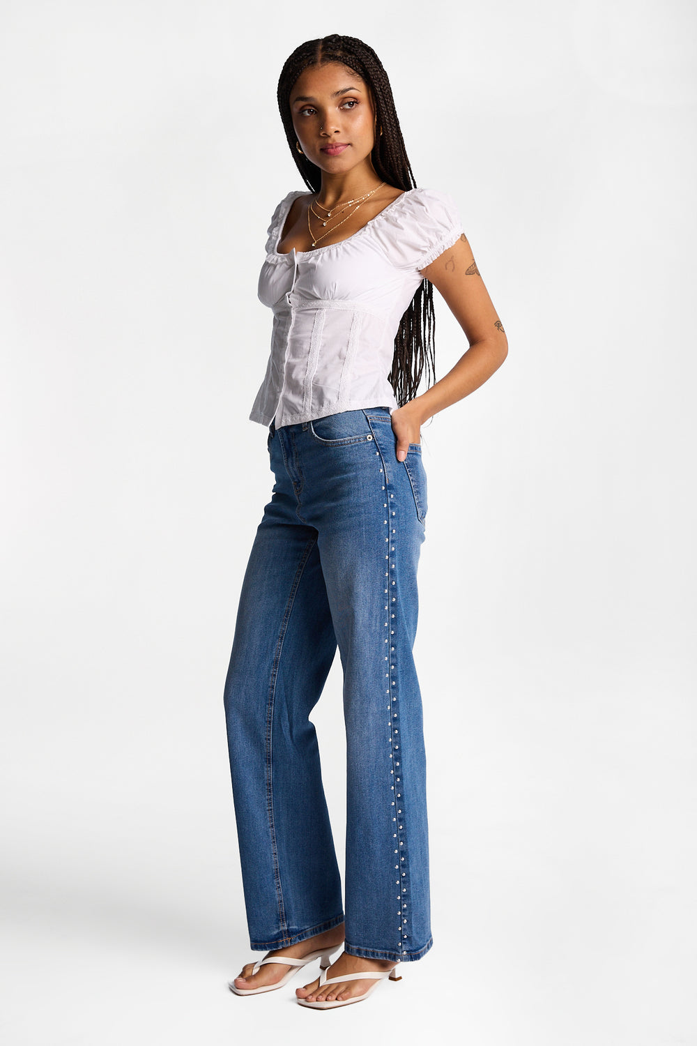 Jean Ella ample galbant à taille haute clouté Jean Ella ample galbant à taille haute clouté