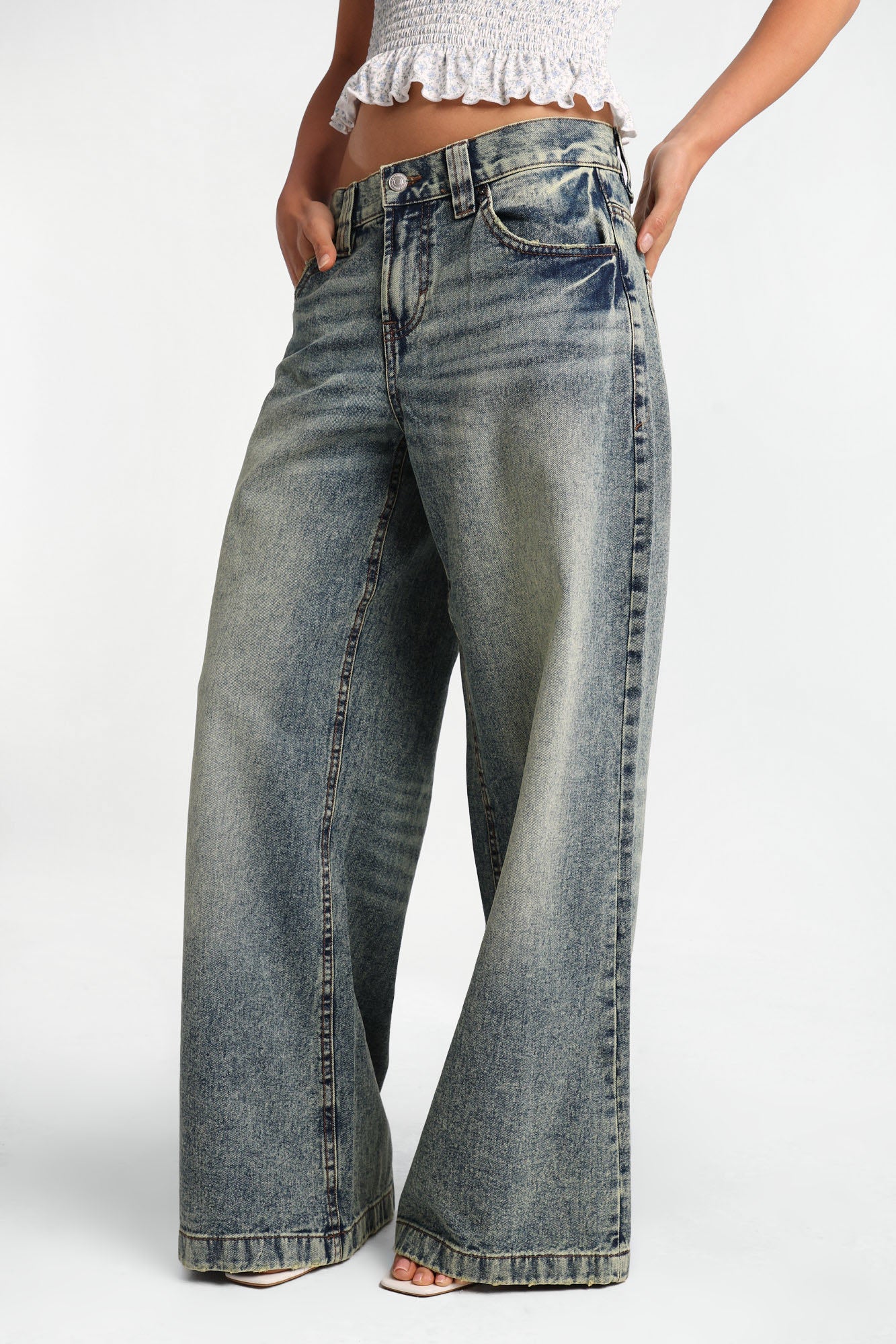 Low Rise Ultra-Baggy Jeans - Blue /