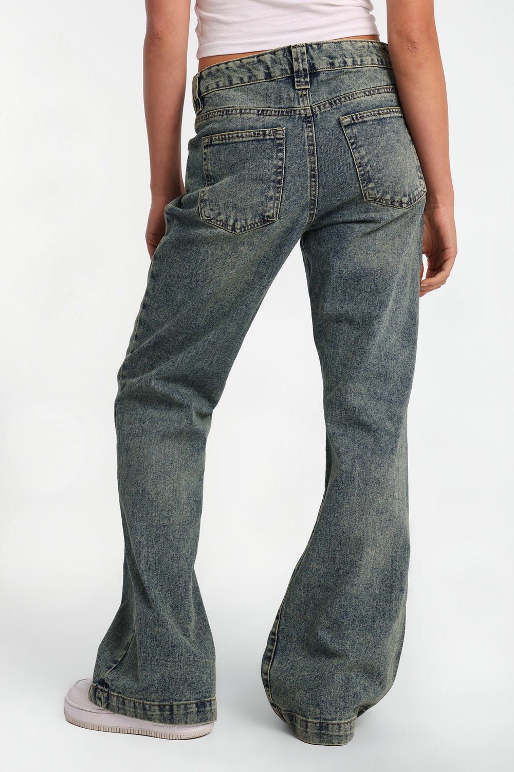 Jean à jambe semi-évasée taille basse Jean à jambe semi-évasée taille basse