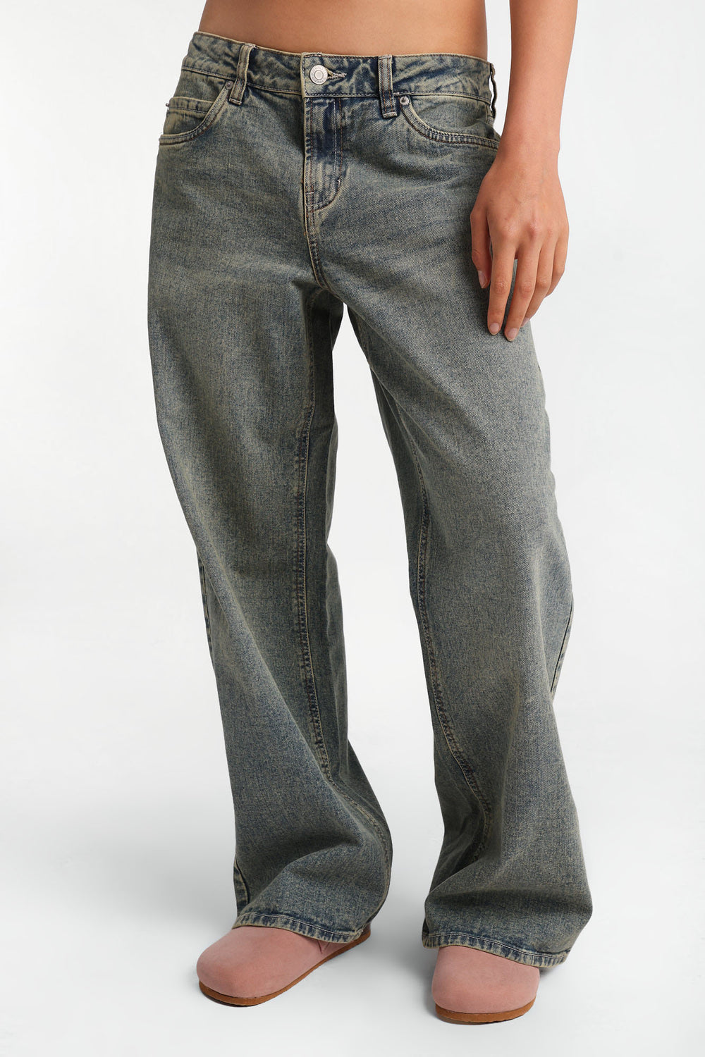 Chloe Star Patch Embroidered Low Rise Baggy Jeans Chloe Star Patch Embroidered Low Rise Baggy Jeans
