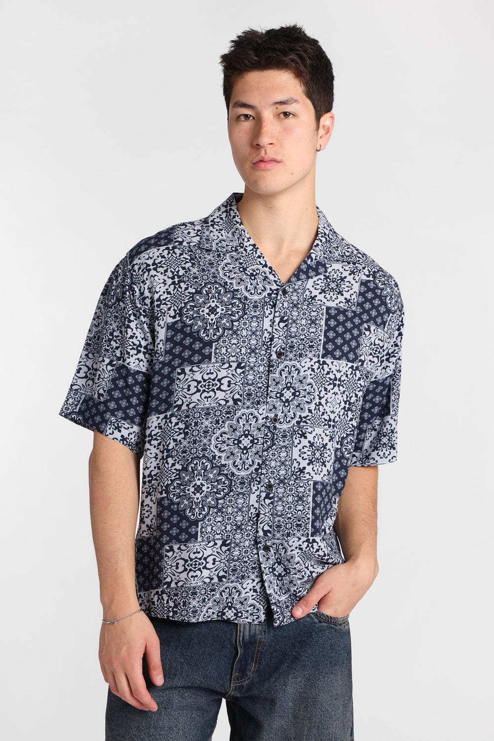 Chemise boutonnée à imprimé bandana Chemise boutonnée à imprimé bandana