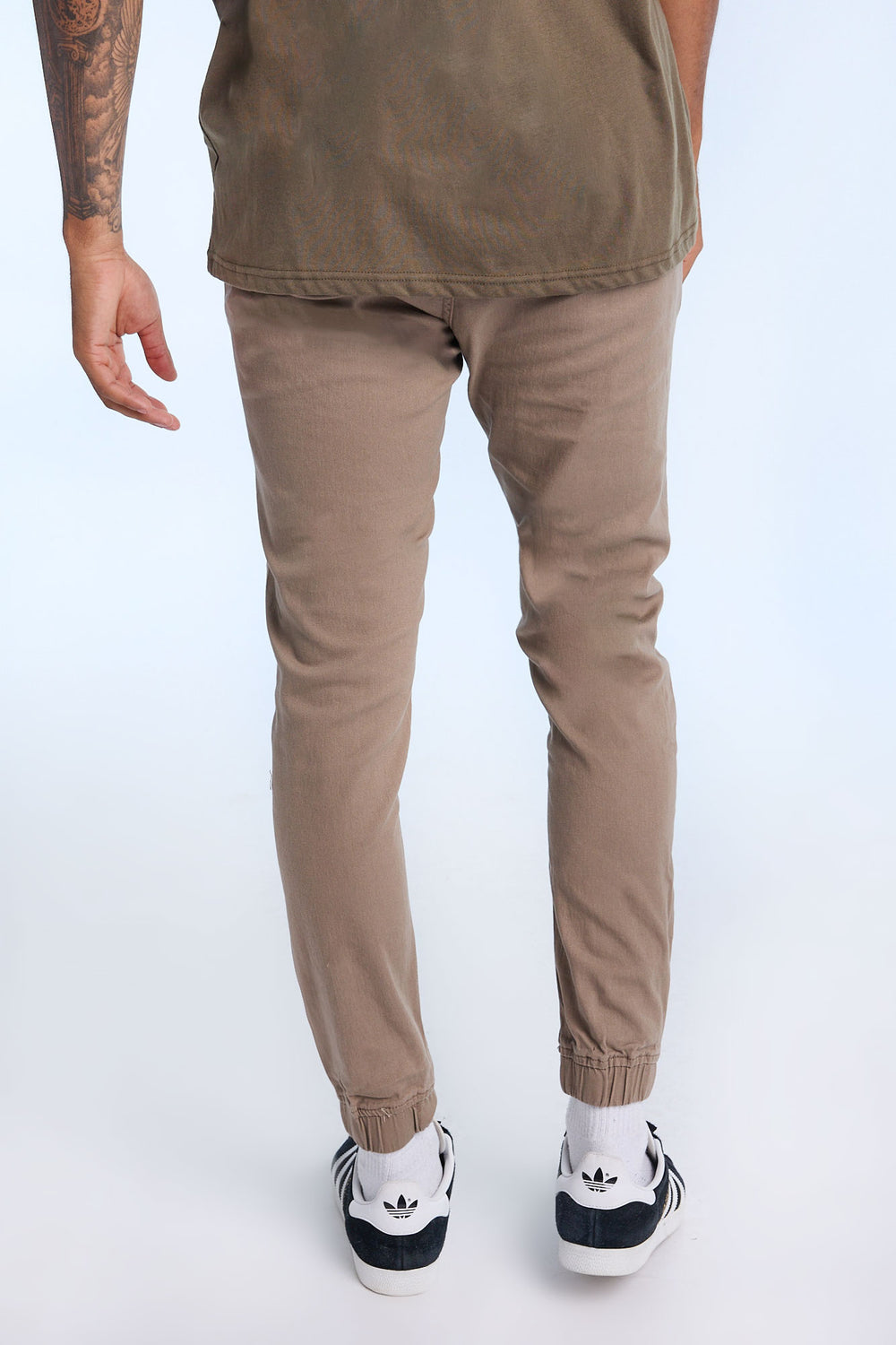 Jogger en sergé coupe slim homme Jogger en sergé coupe slim homme