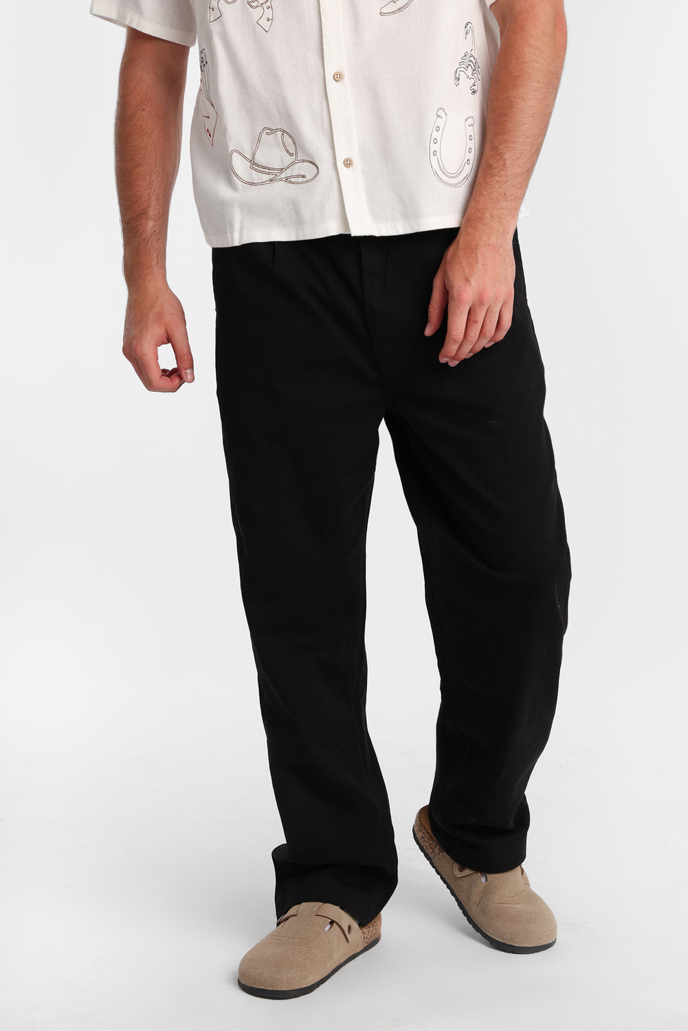 Pantalon ample en sergé plissé Pantalon ample en sergé plissé