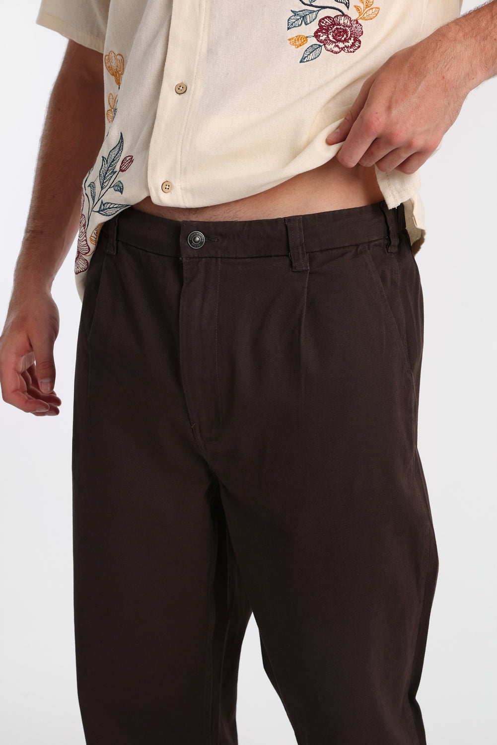 Pantalon ample en sergé plissé Pantalon ample en sergé plissé