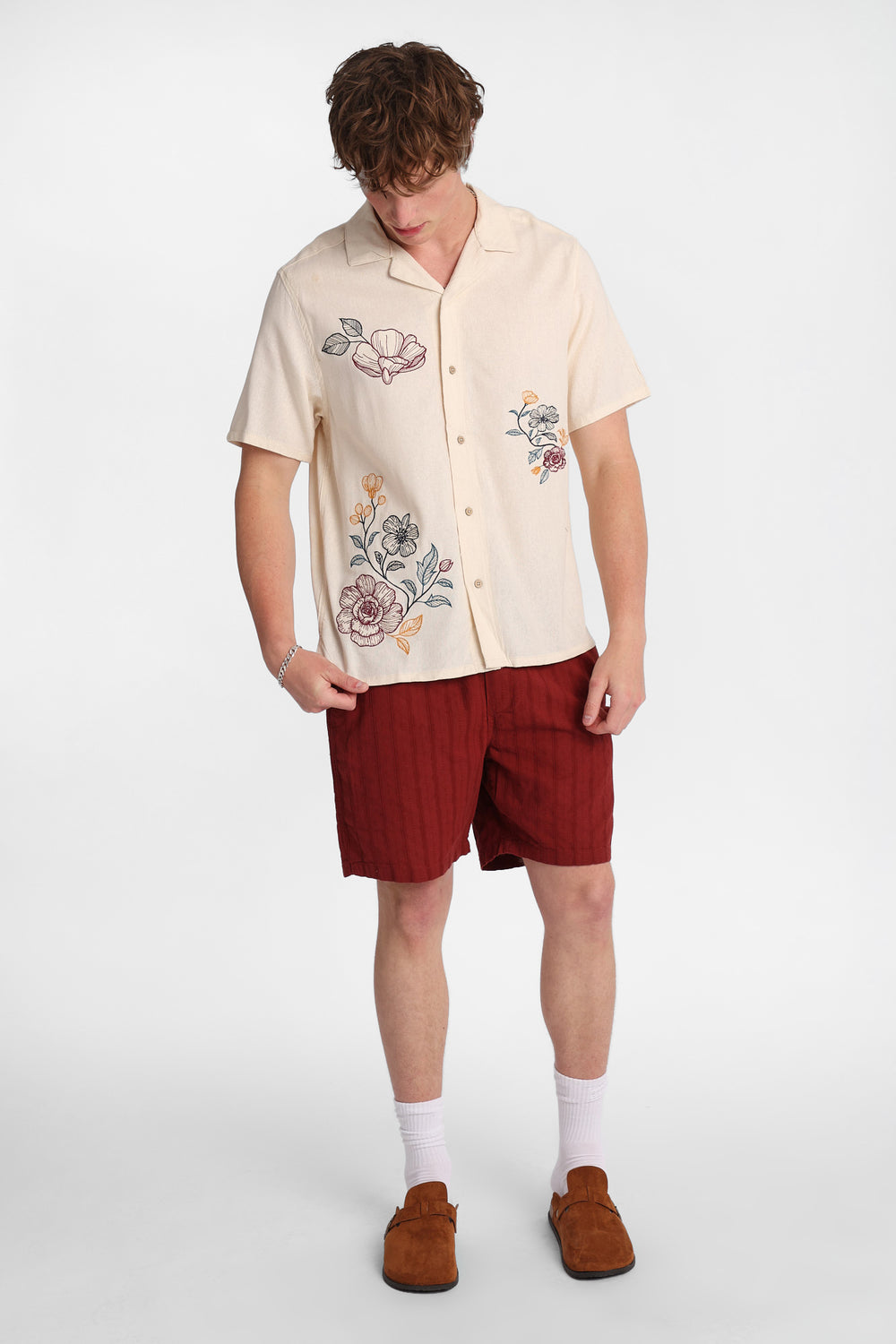 Chemise en mélange de lin à motif floral brodé Chemise en mélange de lin à motif floral brodé