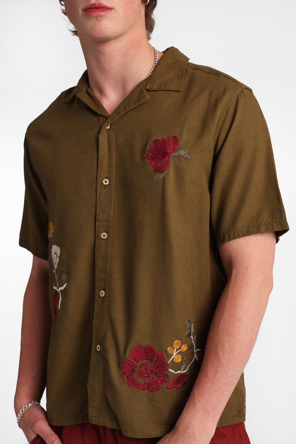 Chemise en mélange de lin à motif floral brodé Chemise en mélange de lin à motif floral brodé