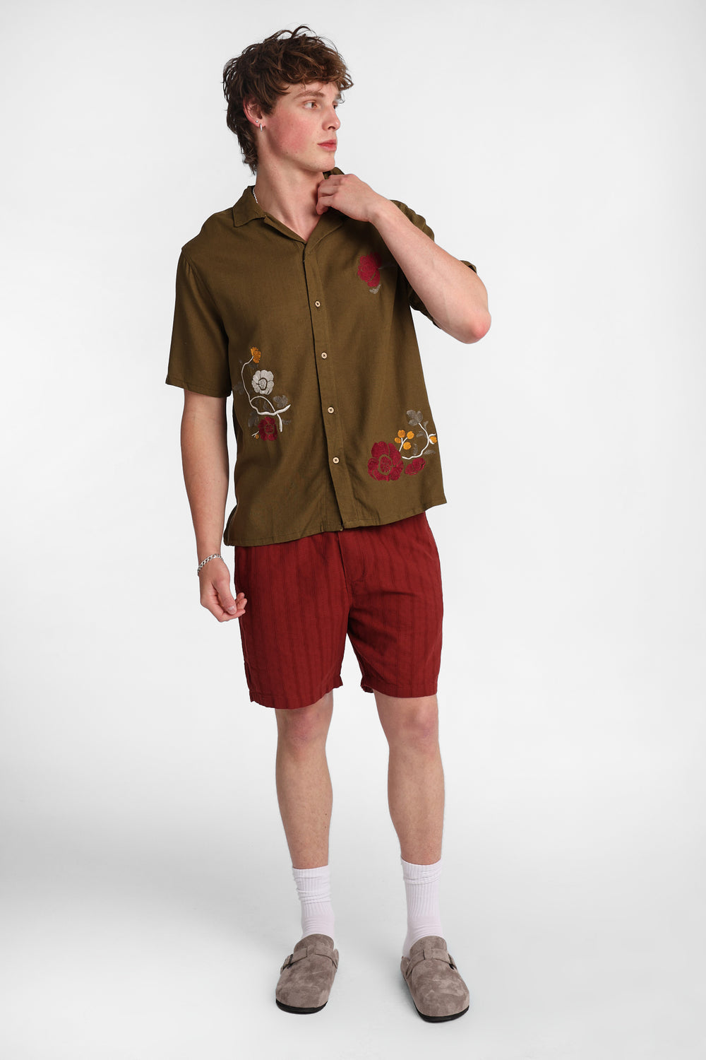 Chemise en mélange de lin à motif floral brodé Chemise en mélange de lin à motif floral brodé