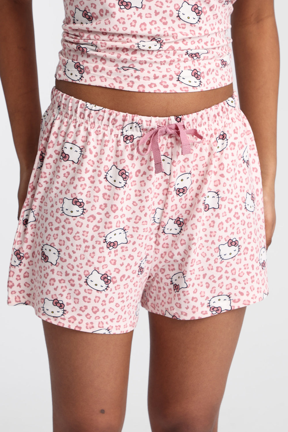 Ensemble camisole et short pyjama imprimé léopard Hello Kitty Ensemble camisole et short pyjama imprimé léopard Hello Kitty