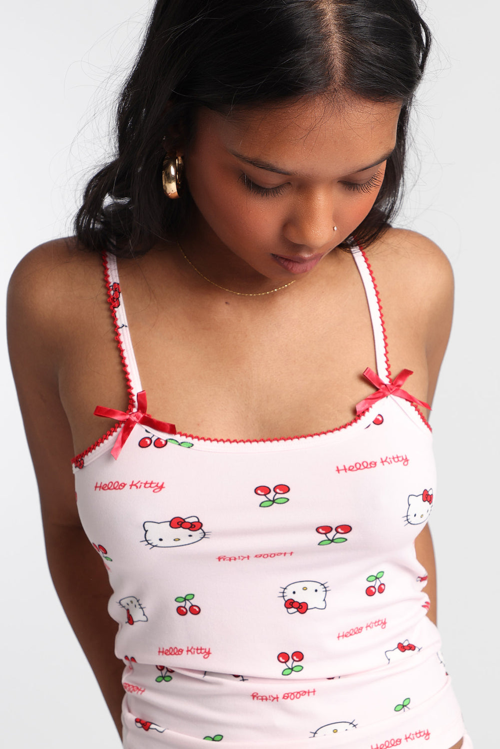 Ensemble camisole et short pyjama imprimé cerises Hello Kitty Ensemble camisole et short pyjama imprimé cerises Hello Kitty