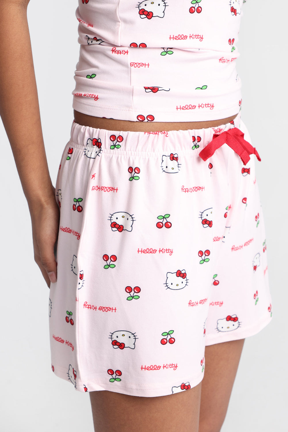 Ensemble camisole et short pyjama imprimé cerises Hello Kitty Ensemble camisole et short pyjama imprimé cerises Hello Kitty