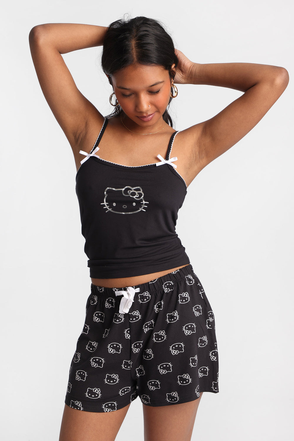 Ensemble camisole et short pyjama imprimé cerises Hello Kitty Ensemble camisole et short pyjama imprimé cerises Hello Kitty