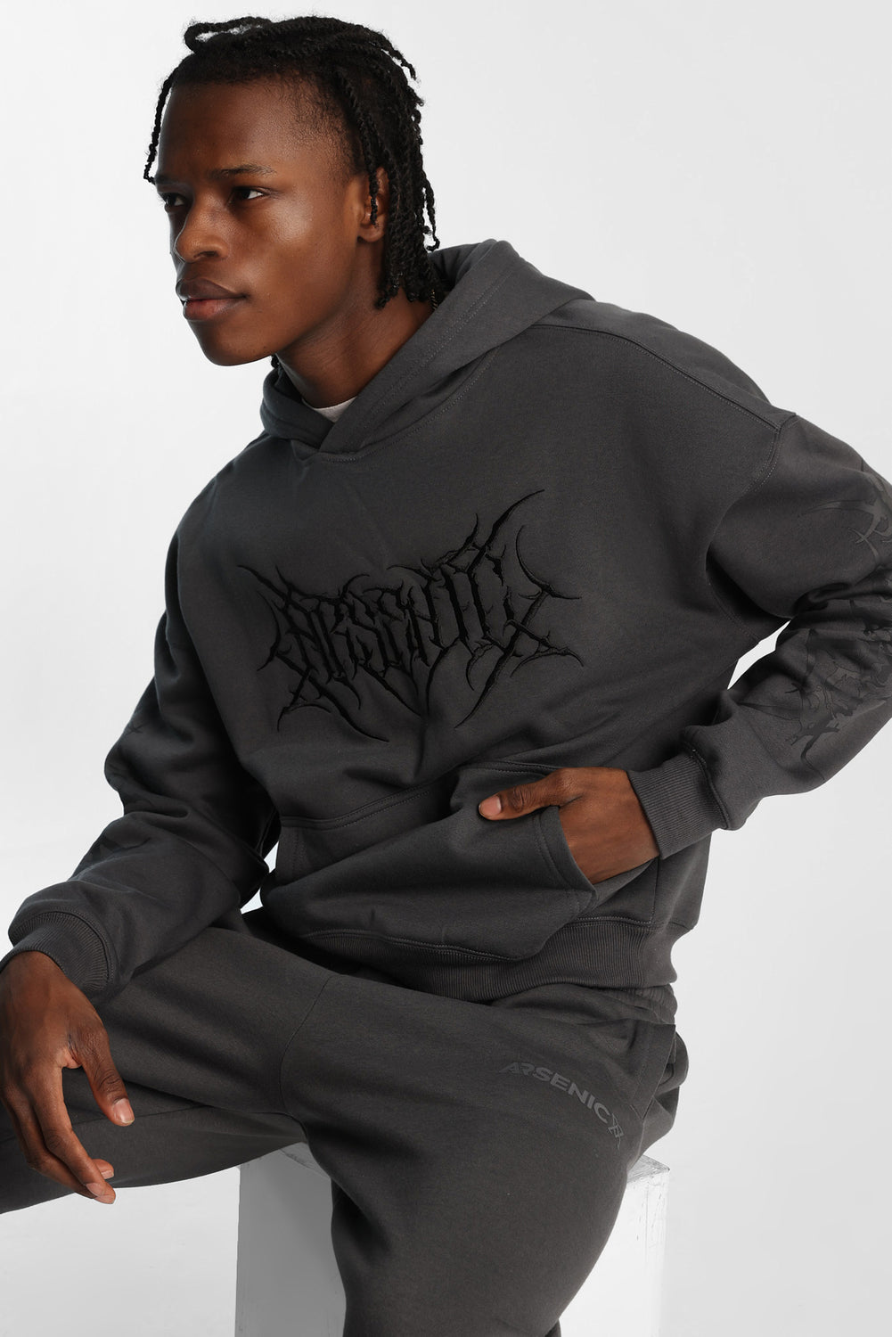 Arsenic Embroidered Hoodie Haut à capuchon brodé Arsenic - West49