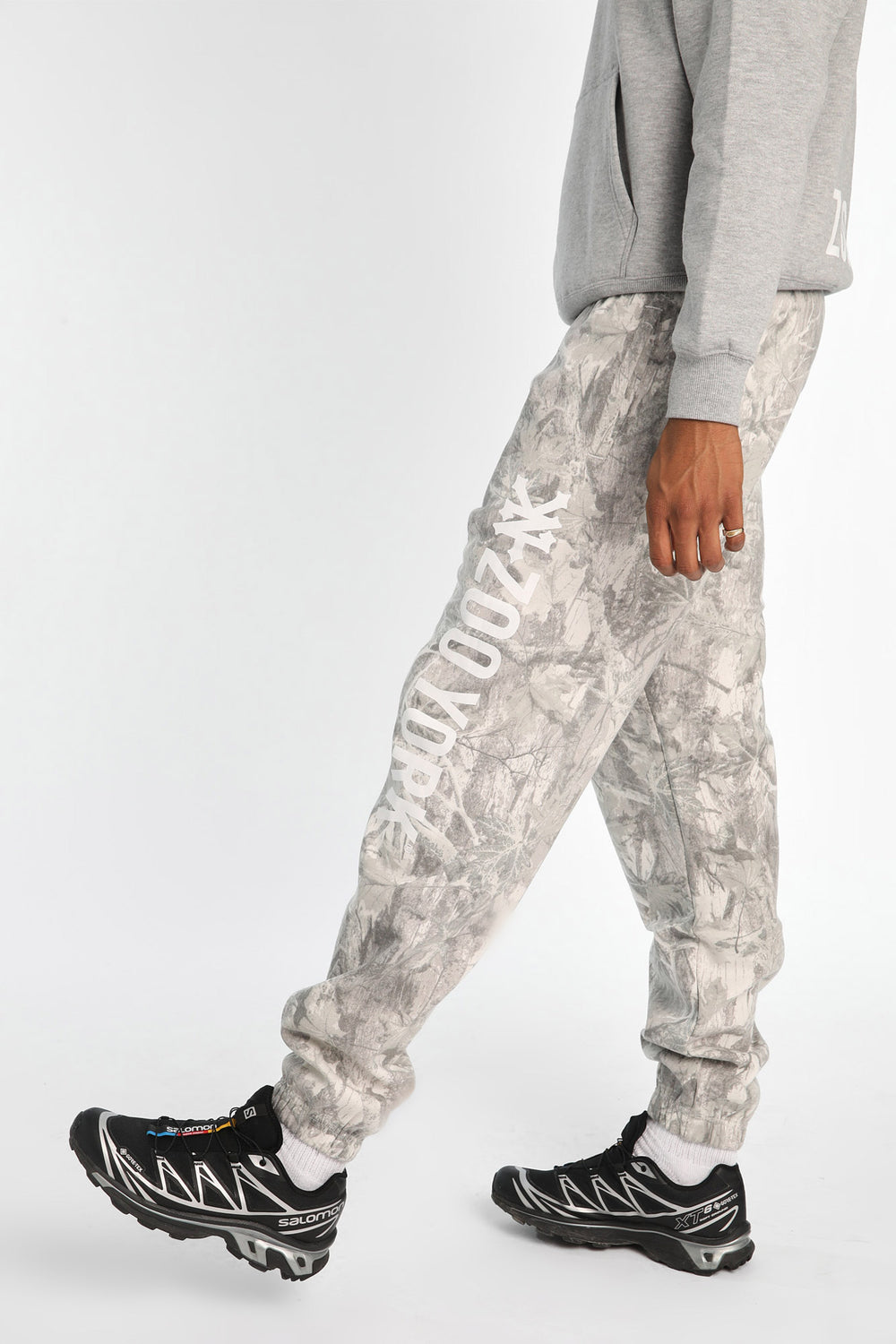 Jogger en molleton camouflage arbre imprimé logo Zoo York Jogger en molleton camouflage arbre imprimé logo Zoo York