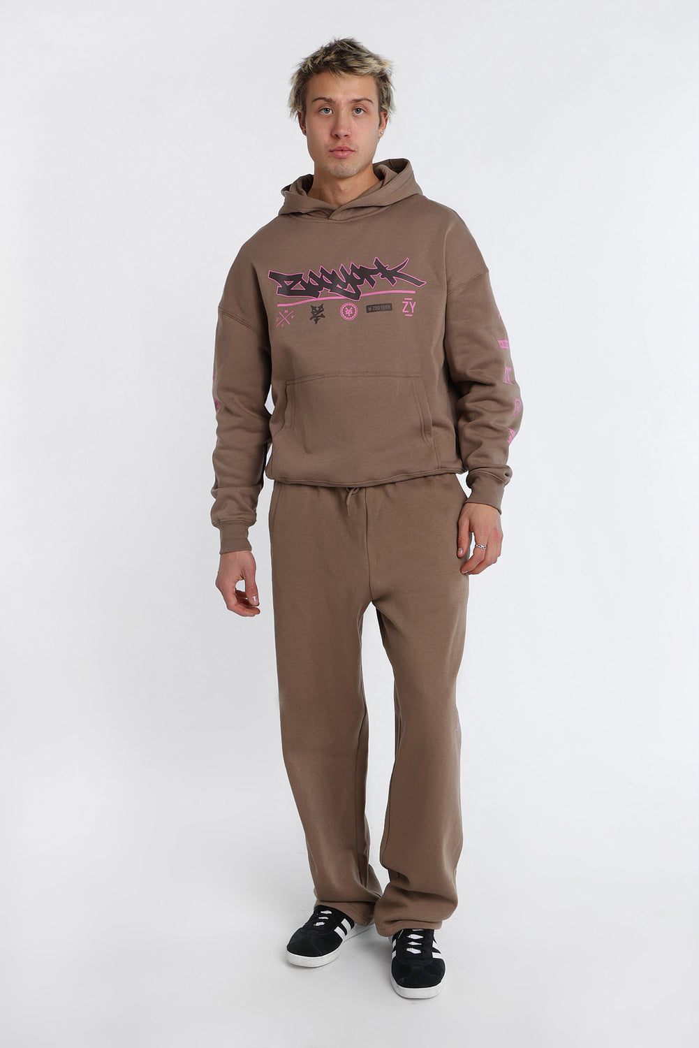 Zoo York Contrast Logo Straight Leg Sweatpants Zoo York Contrast Logo Straight Leg Sweatpants