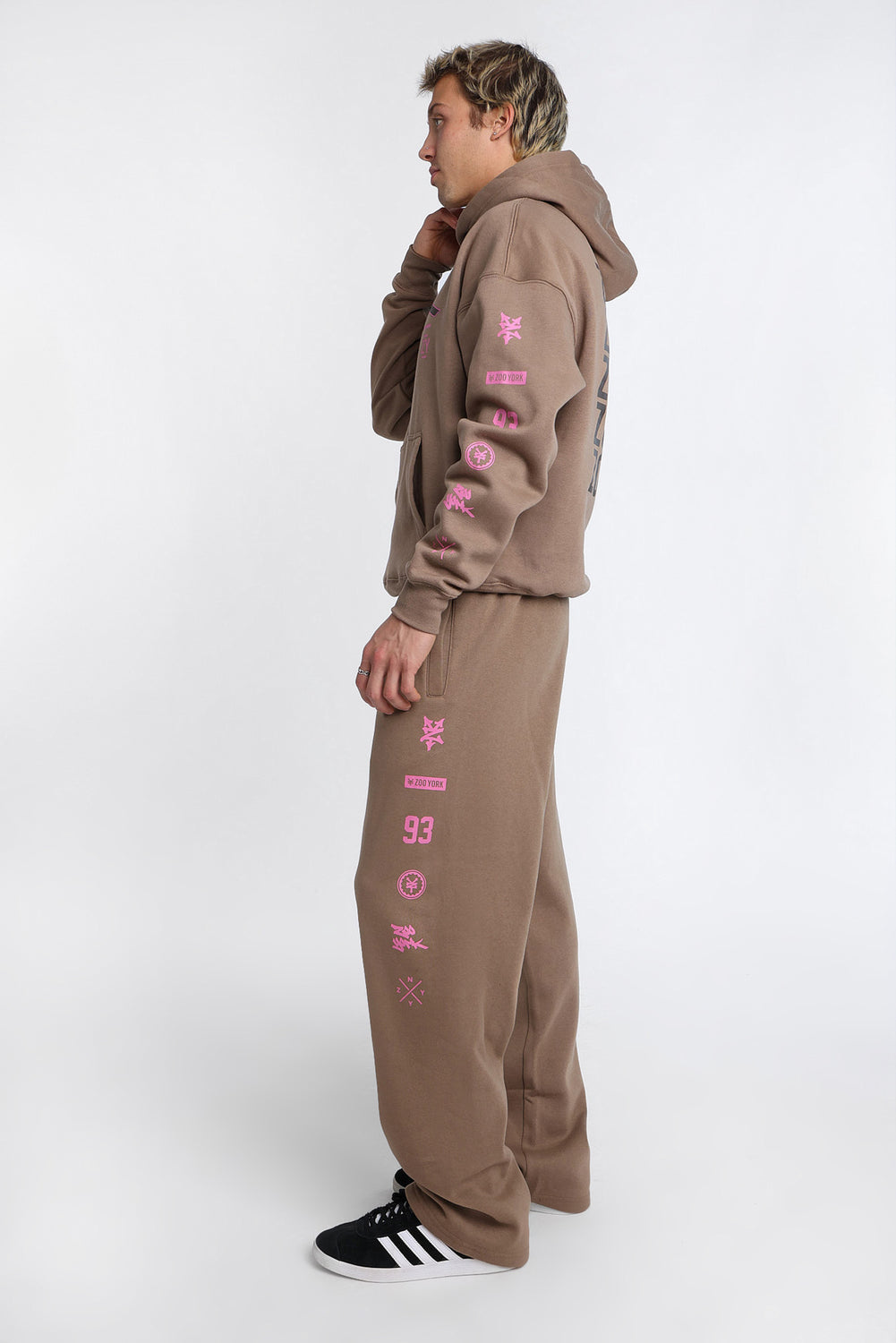 Zoo York Contrast Logo Straight Leg Sweatpants Zoo York Contrast Logo Straight Leg Sweatpants