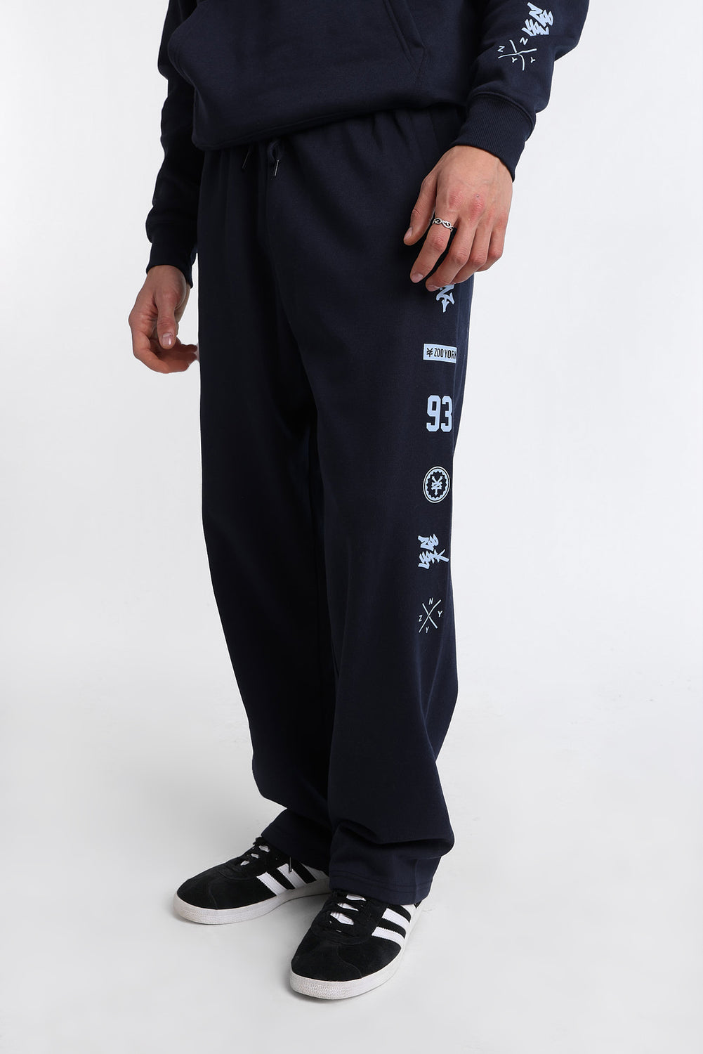 Zoo York Contrast Logo Straight Leg Sweatpants Zoo York Contrast Logo Straight Leg Sweatpants