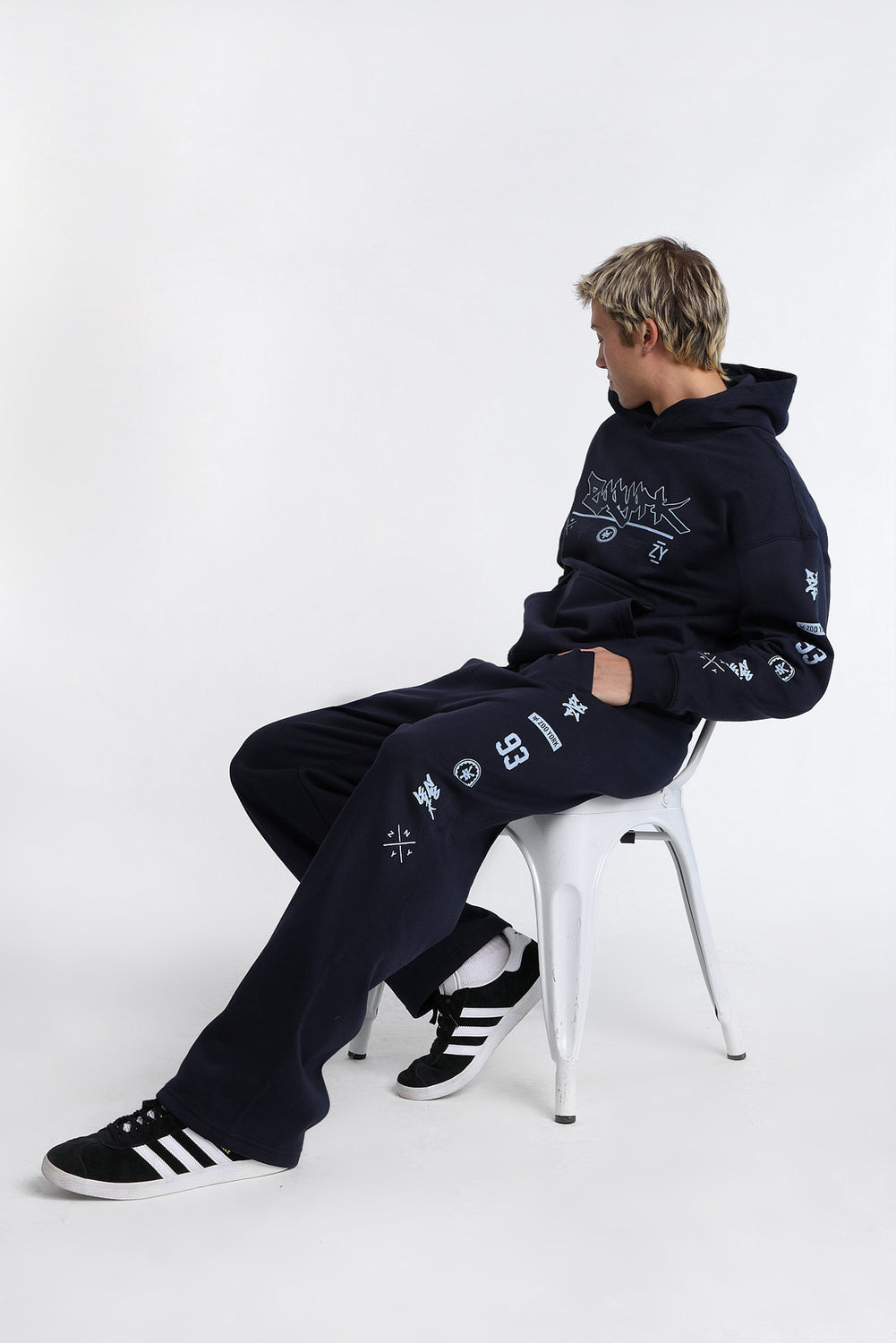 Zoo York Contrast Logo Straight Leg Sweatpants Zoo York Contrast Logo Straight Leg Sweatpants